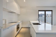 Ruim 3 slaapkamer appartement met terras te koop in Gent