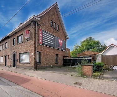 Ruime halfopen woning met 5 slaapkamers in Aalter