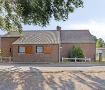 Te renoveren hoeve op bijna 6000 m² nabij het centrum van Aalter