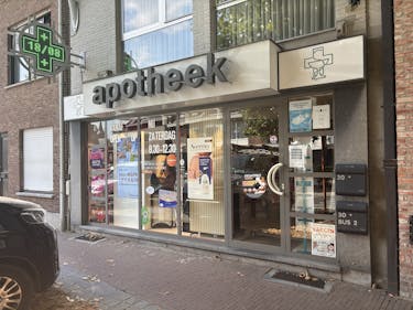 Handelspand met woonst te koop in centrum Brecht!