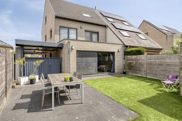 Instapklare halfopen bebouwing met 4 slaapkamers in Sint-Katelijne-Waver.