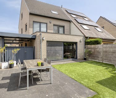 Instapklare halfopen bebouwing met 4 slaapkamers in Sint-Katelijne-Waver.