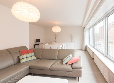 Gerenoveerd (°2020) appartement van 126m² en een gevelbreedte van 8 m te koop met 2 slaapkamers in centrum Brugge