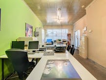 Op te frissen handelspand gelegen aan station Mechelen