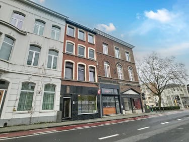 Op te frissen handelspand gelegen aan station Mechelen