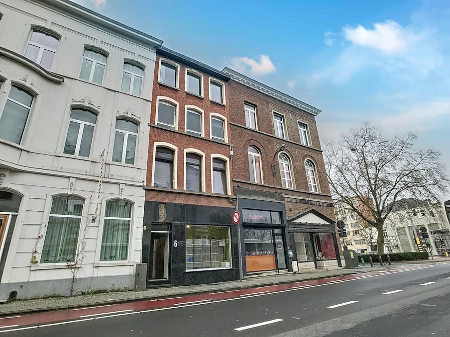 Op te frissen handelspand gelegen aan station Mechelen