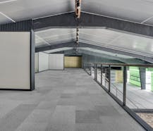 Commercieel gebouw van ca. 1.346m² op topligging in Hooglede