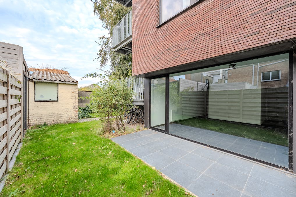 Lichtrijke studio met slaaphoek en met tuintje te Bredene 