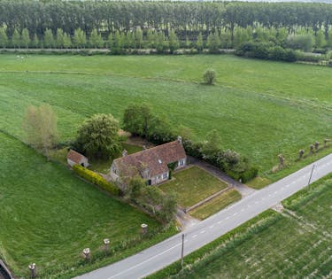 Idyllisch gelegen huis langs de Oude Sluissedijk te Damme