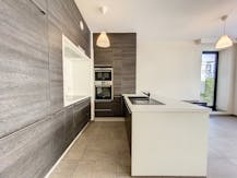 Appartement de deux chambres avec double parking et jardin