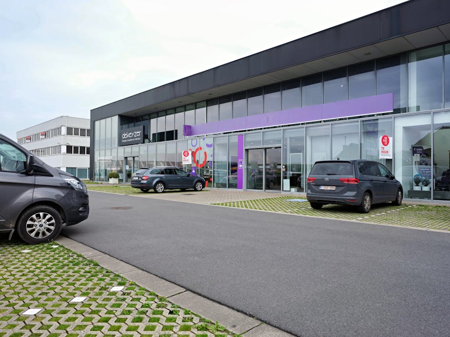 Commercial space along Roeselare's approach road