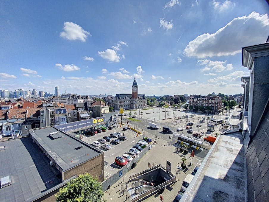 LAEKEN – Appartement lumineux de 4 chambres à louer