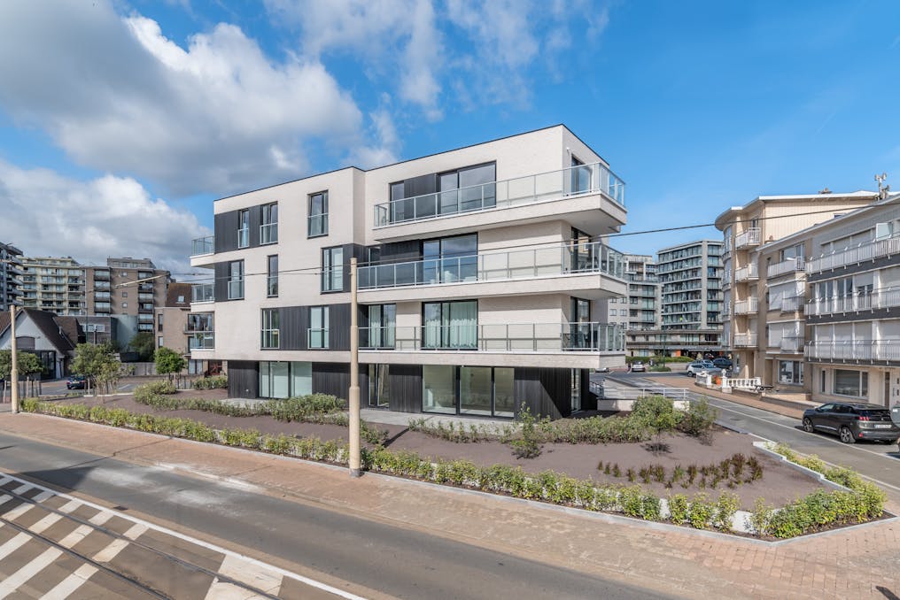 Garage récemment construit à vendre près de la plage de La Panne