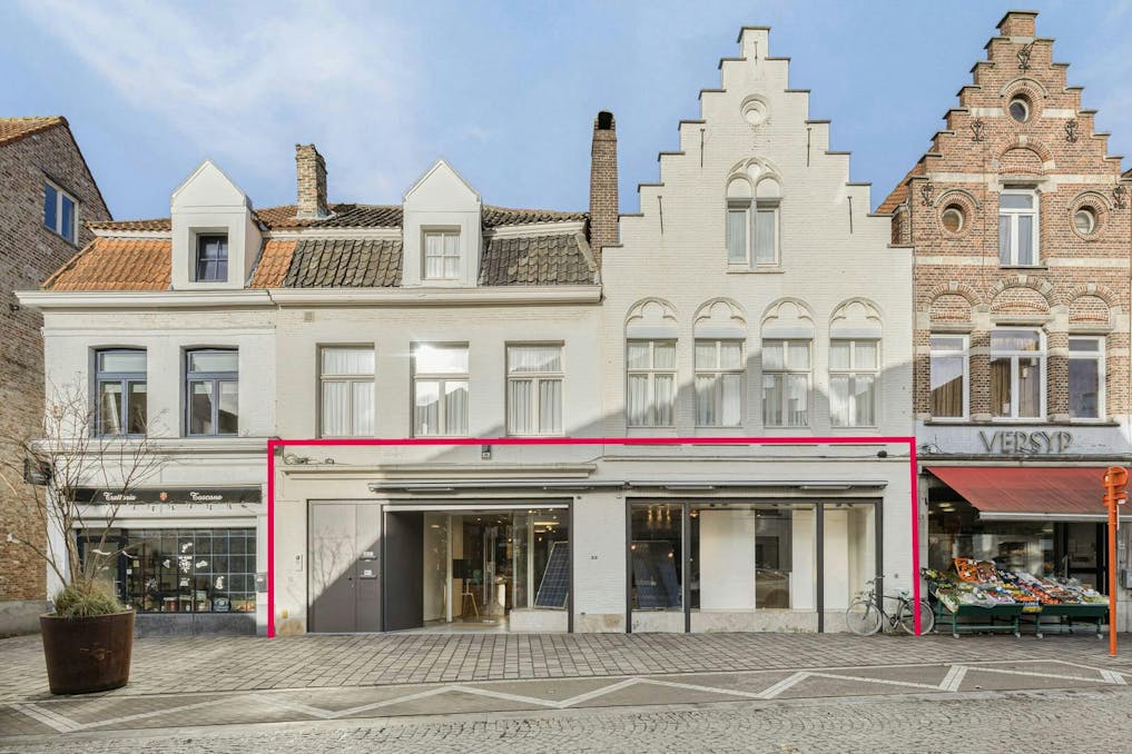 Ruim handelspand in centrum Brugge.
