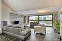 Stijlvolle stadswoning met handelspand te koop in hartje Maaseik