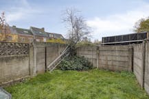 Te renoveren huis te koop in Niel