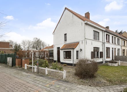 Halfopen huis met 3 slaapkamers, garage en ruime tuin (421m²) te Sint-Kruis (Brugge)