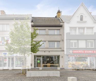 Prachtig handelspand met woonst te koop op de Grote Markt