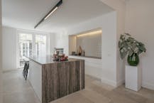 Luxueuze herenwoning met 5 slaapkamers en zwembad.