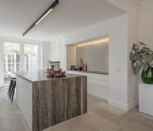 Luxueuze herenwoning met 5 slaapkamers en zwembad.