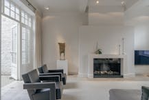 Luxueuze herenwoning met 5 slaapkamers en zwembad.