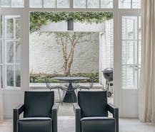 Luxueuze herenwoning met 5 slaapkamers en zwembad.