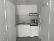 Student room with kitchen and bathroom in the center of Brussels.