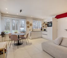 Gelijkvloers appartement met prachtige zuid-tuin en garage