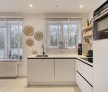 Gelijkvloers appartement met prachtige zuid-tuin en garage