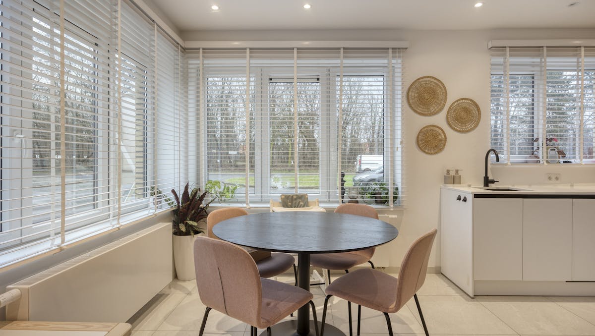 Gelijkvloers appartement met prachtige zuid-tuin en garage