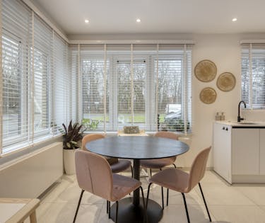 Gelijkvloers appartement met prachtige zuid-tuin en garage