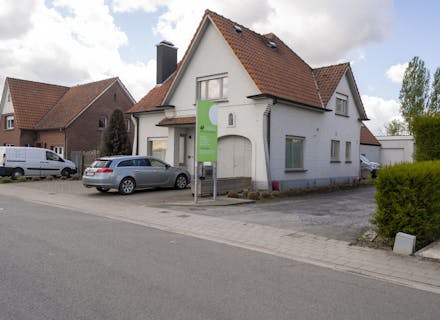 Huis met magazijn te koop in Heule