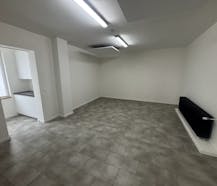 Kantoor-of handelsruimte te huur in het centrum van Deerlijk