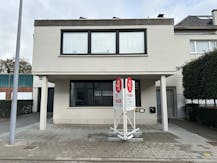 Kantoor-of handelsruimte te huur in het centrum van Deerlijk