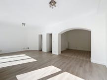 OPTION - Châtelain - Beau Studio avec grand coin nuit de 70m².