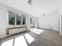 OPTION - Châtelain - Beau Studio avec grand coin nuit de 70m².