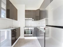 OPTION - Châtelain - Beau Studio avec grand coin nuit de 70m².