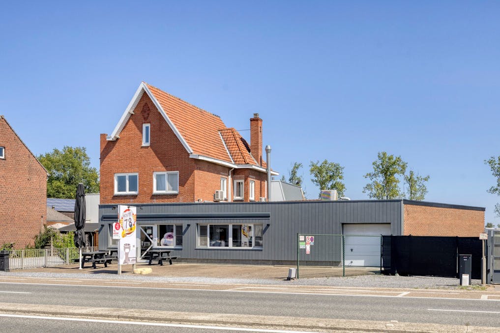 Instapklaar handelshuis op toplocatie in Dilsen te koop