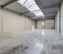 Laatste nieuwbouw KMO-unit van 374 m² te koop in Marke