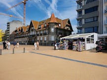 Handelspand met absolute topligging op de zeedijk te Nieuwpoort Bad