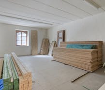 Authentieke woning met zuidgerichte tuin en bijgebouw.