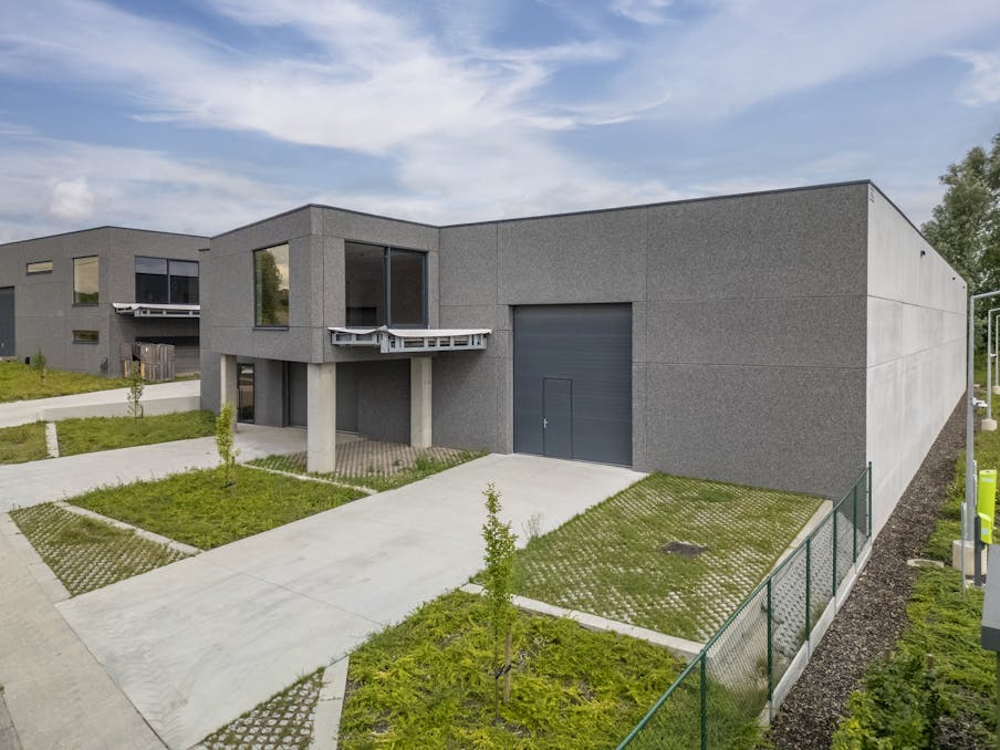 Multifunctioneel bedrijfsgebouw te koop in Anzegem