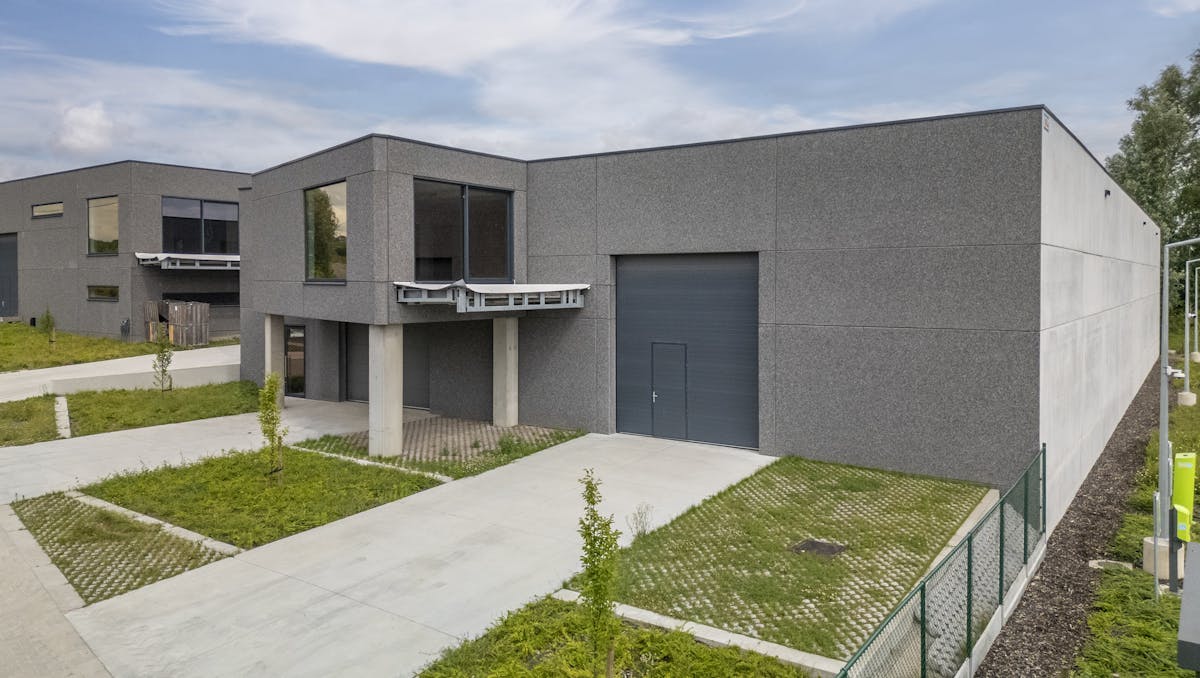 Multifunctioneel bedrijfsgebouw te koop in Anzegem