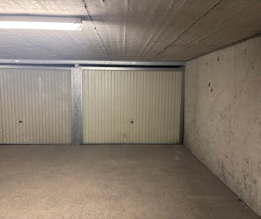 Garagebox te koop op toplocatie aan René Mouchotteplein!