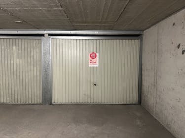 Garagebox te koop op toplocatie aan René Mouchotteplein!