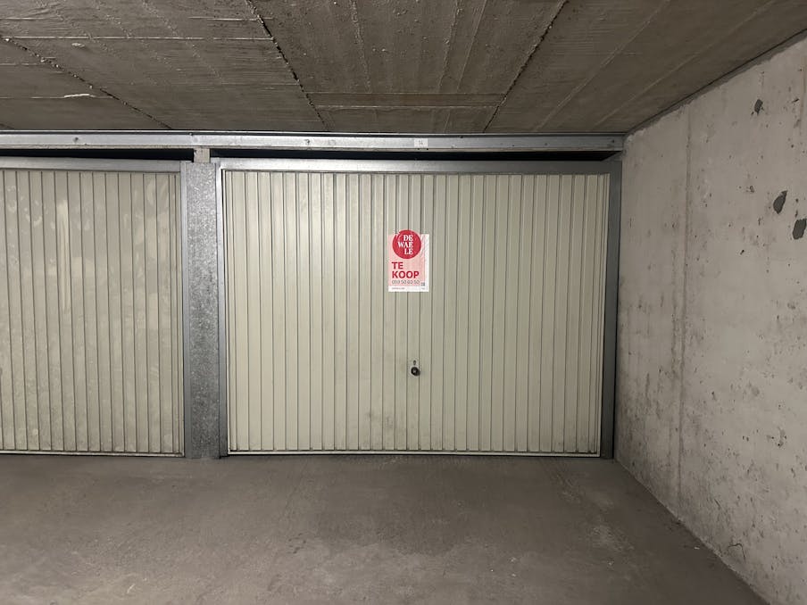 Garagebox te koop op toplocatie aan René Mouchotteplein!