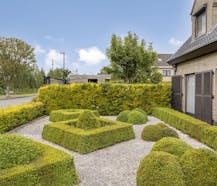 Huis met 4 slaapkamers, tuin en ruime garage in Maldegem