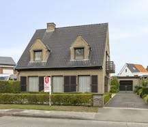 Huis met 4 slaapkamers, tuin en ruime garage in Maldegem