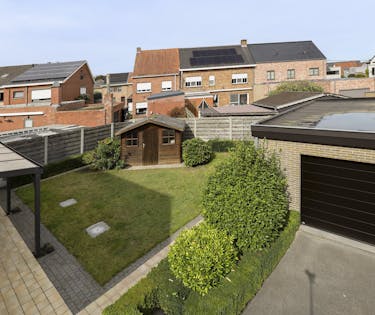 Huis met 4 slaapkamers, tuin en ruime garage in Maldegem