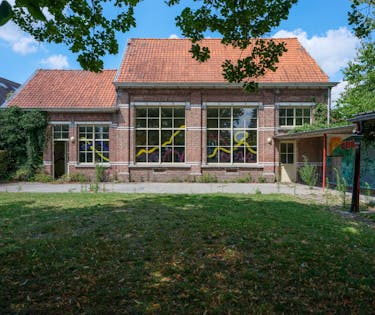 Oude school en jeugdaccomodatie Bellem